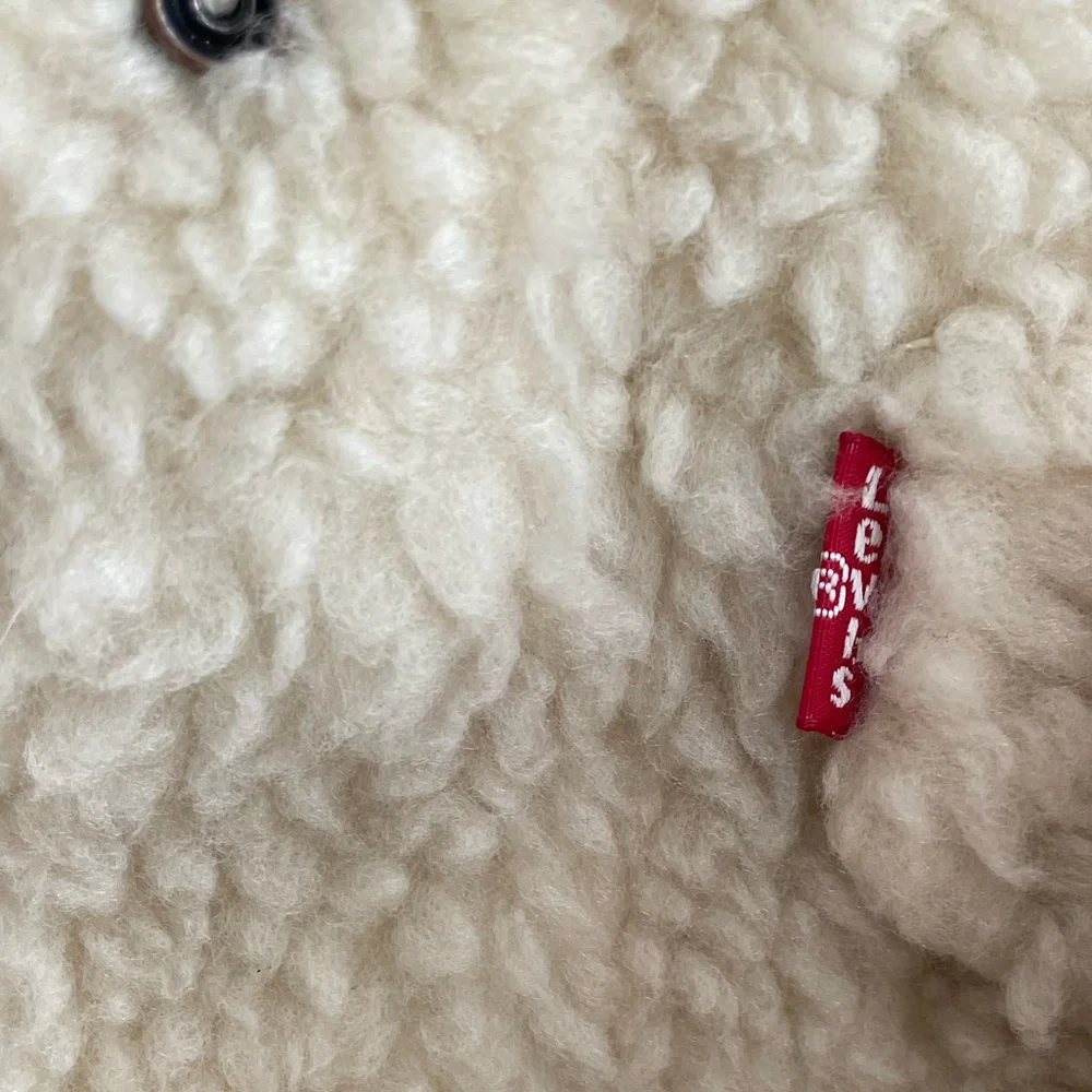 NWOT Levi’s Faux Shearling Jacket Women’s Small - Picture 3 of 7